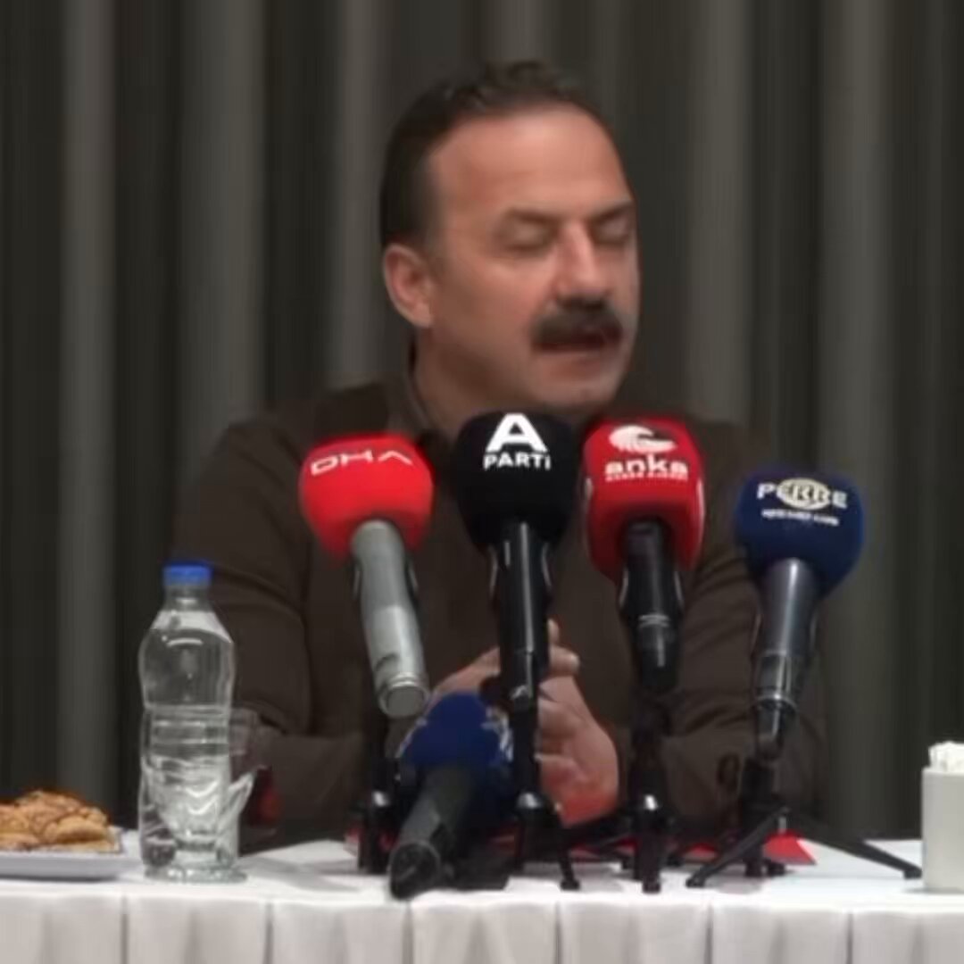 kultiginmedya's tweet photo. Yavuz Ağıralioğlu'nun "Hayvan" dediği Esat Oktay Yıldıran'ın Mamak Cezaevinde hiç görev yapmadığı belirlendi.

Şehidimizin eşi, Yavuz beyi Allah'a havale etti. https://t.co/7NTfkQpFOR