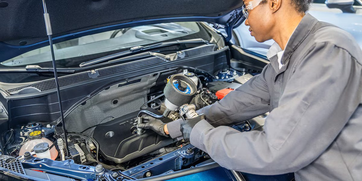 JerrysChevyBurl's tweet image. 🔧 Kick off this Maintenance Monday with the care your Chevy deserves. 🛢️ Clean oil means smooth performance and lasting engine health. Trust our Certified Service team to get the job done right. Book your service: 1l.ink/NMKJZPB #ChevyCare #OilChange #EngineHealth