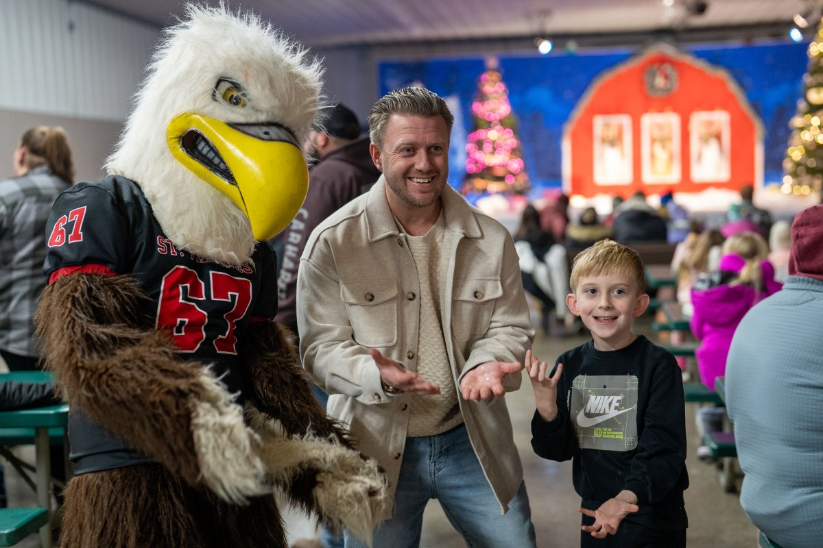 Stfrancishigh's tweet image. Reggie had so much fun making new friends at the Fairgrounds Festival of Lights! He might’ve been a little starstruck meeting all of these amazing mascots, but he loved every second of it.

Thanks for stopping by and saying hi!