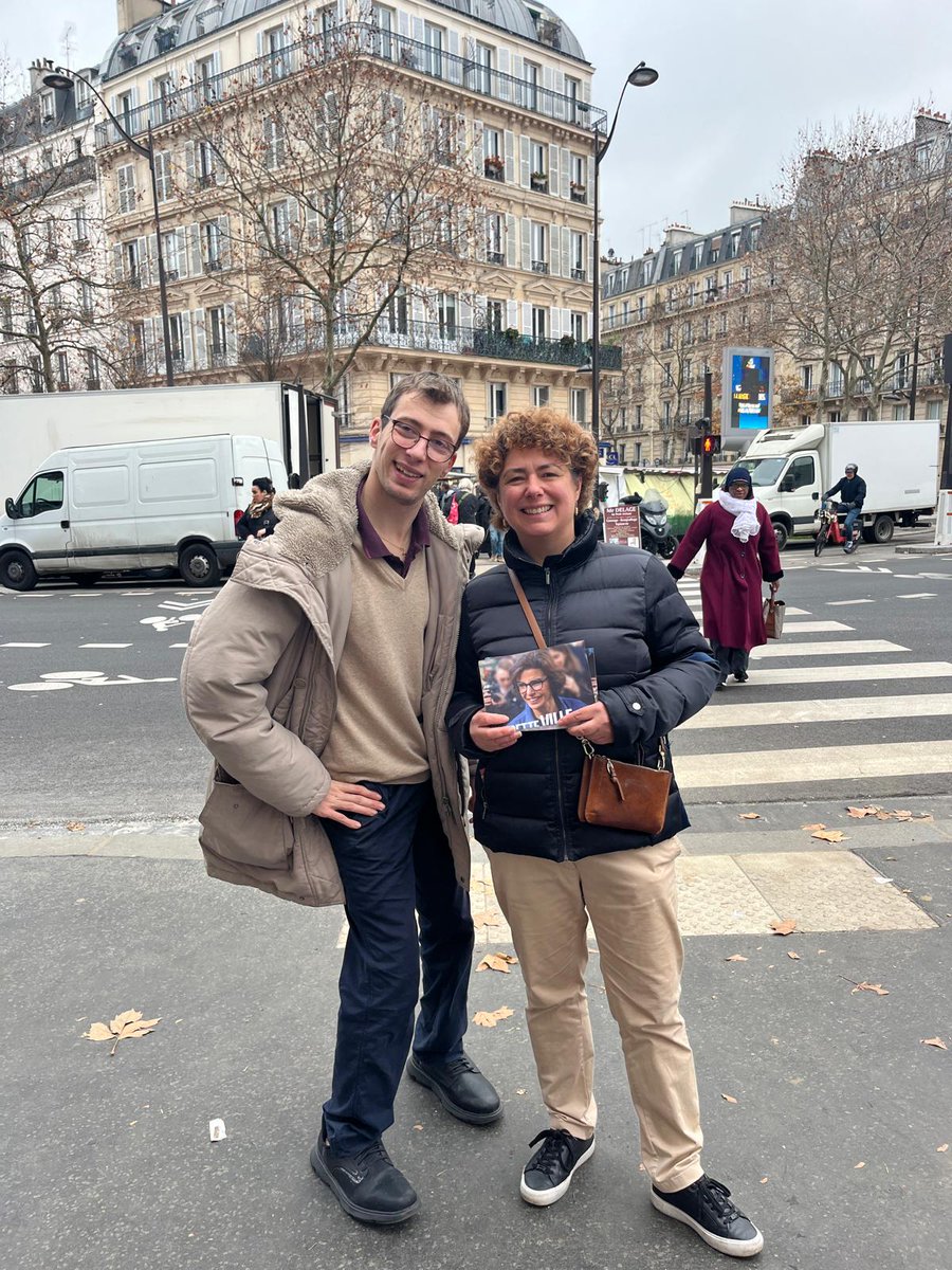 GundermannLouis's tweet image. Du #7e au #15e et dans mon #12e, la semaine dernière fut riche en tractages à la rencontre des #parisiennes et #parisiens.

Une vive inquiétude sur l'évolution de #Paris qui se mue en une vive volonté de #ChangerParis avec @datirachida et @VMontandon !

On continue cette semaine.