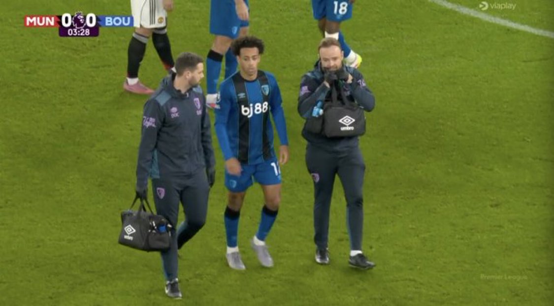 تايلر آدامز يغادر الملعب مصابًا بعد مرور 3 دقائق فقط على المباراة، وبورنموث يستخدم تبديله الأول بإشراك أليكس سكوت 