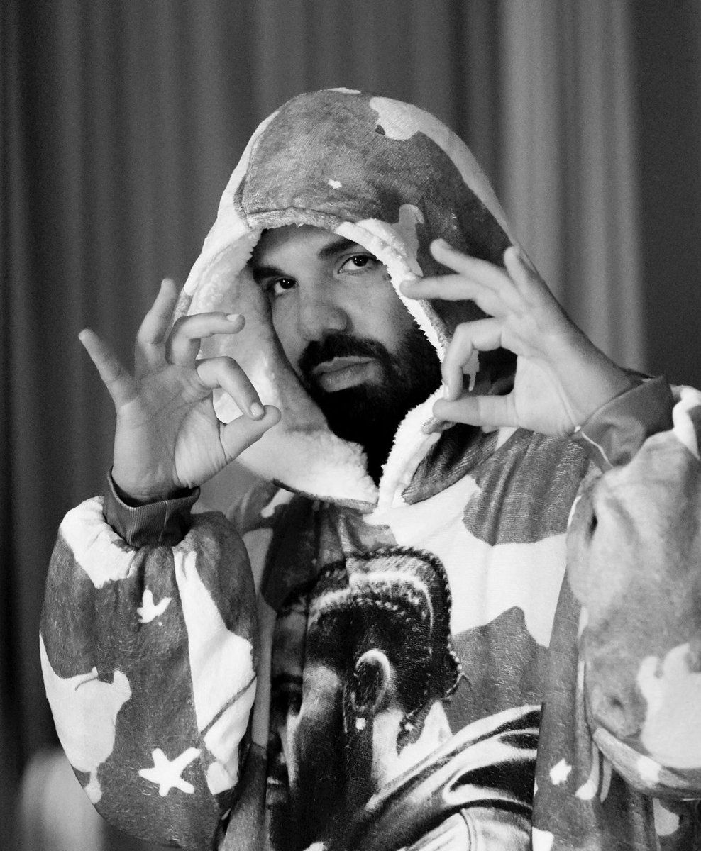 Kurrco's tweet image. 2025 officially marks Drake’s biggest streaming year ever on Spotify, surpassing 17.6 BILLION streams this year 🏆
