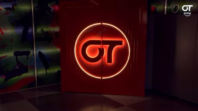 de verdad que el vídeo del cierre de la academia es el mayor trauma audiovisual que existe #OTDirecto15D