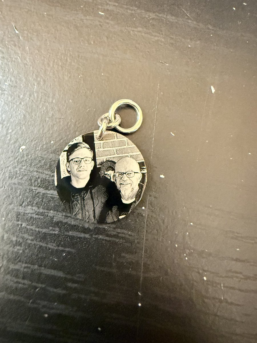 KittyKatHoots's tweet photo. Since the quilts are a gift from my mom and me, I’ve decided to make little keychains out of the remaining scraps for my siblings. I ordered some photo charms to add and they arrived today!!! https://t.co/QC9Jkjx2Me