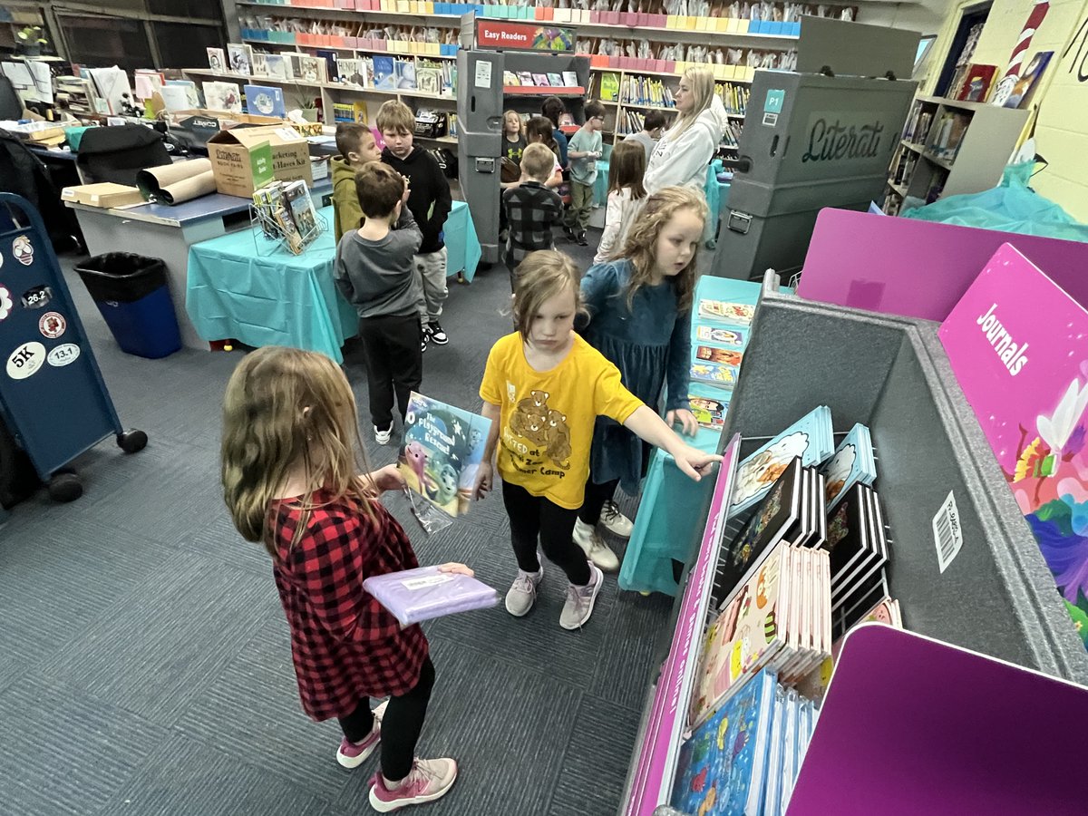 OHLSD's tweet photo. The students at J.F. Dulles Elementary had their Book Fair last week and first graders in Amelia Eger's class had fun picking out and buying their favorite books! You can see how happy these young readers are by the big smiles on their faces! #ThePowerOfReading https://t.co/GCrEydlXce