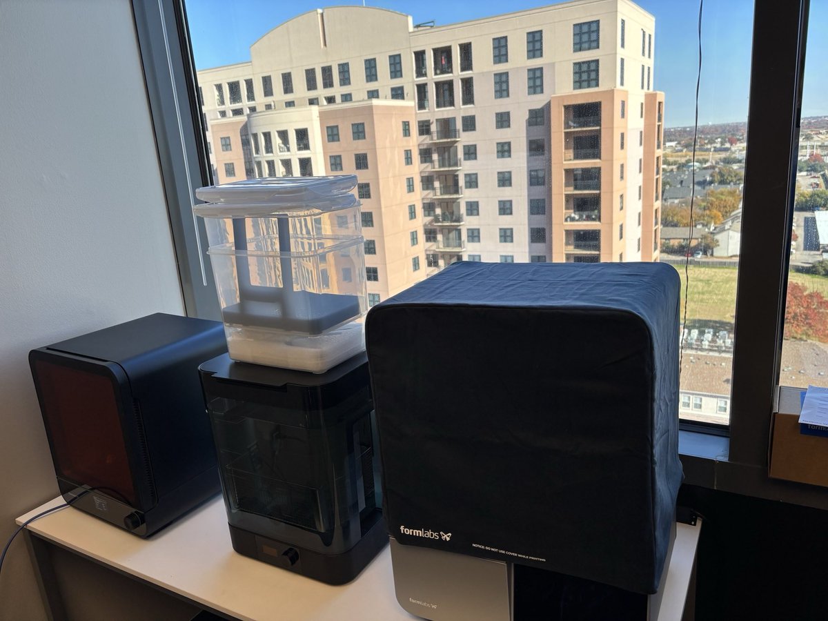 dev_skill_issue's tweet image. Full livestream tomorrow. Find out exactly what we are dropping and what all these things do @ZeraLabs