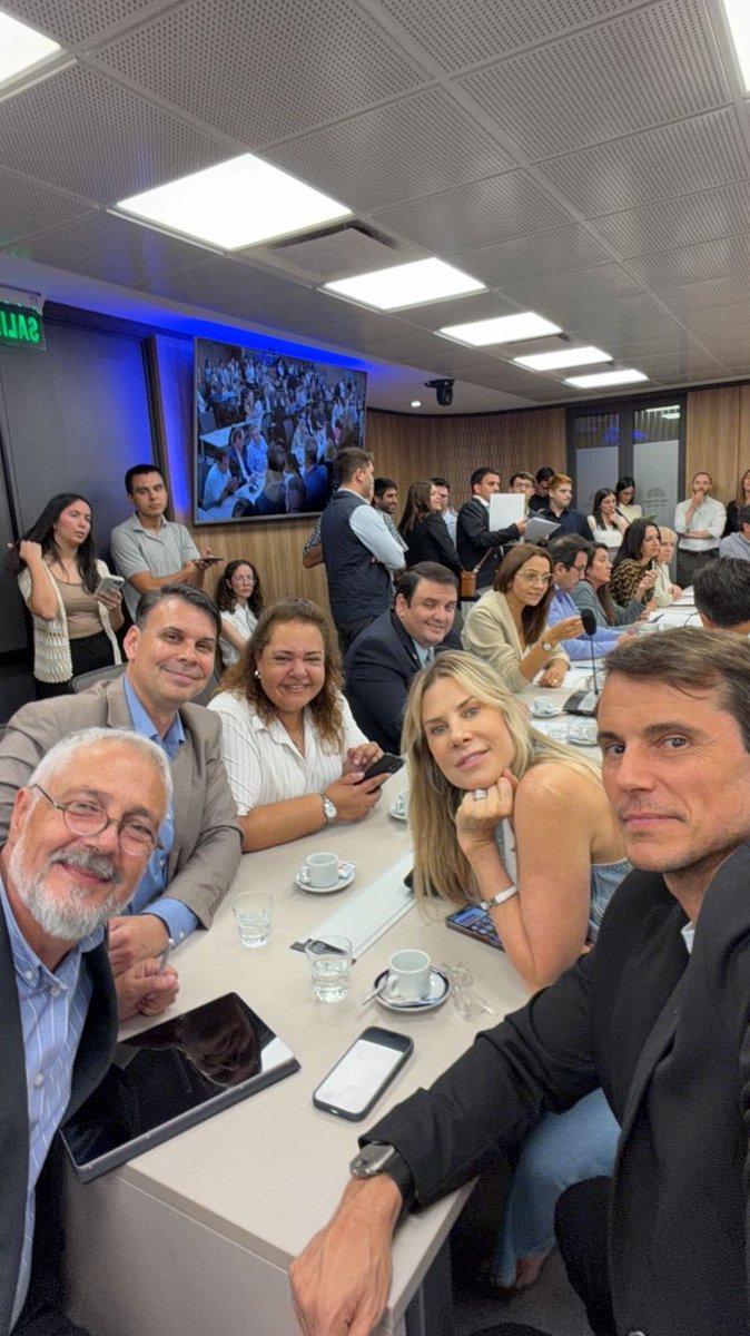 Arrancamos 

<a href="/KarenReichardt1/">Karen Reichardt1</a> 
<a href="/RubenTorres_ok/">Ruben Torres</a> 
<a href="/CarlosAlmena/">Carlos A. Almena</a> 
<a href="/MiriamNiveyro/">Miriam Niveyro</a>