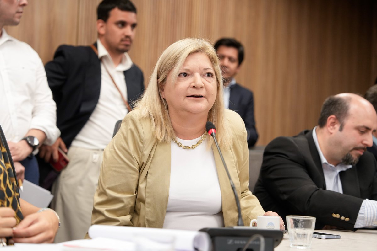 <a href="/lauramachado/">Laura Machado</a> <a href="/martinyeza/">Martín Yeza</a> <a href="/AlidaFerreyraU/">Alida Ferreyra 💙</a> <a href="/laurmachado/">Laura Rodríguez Machado</a> 📸