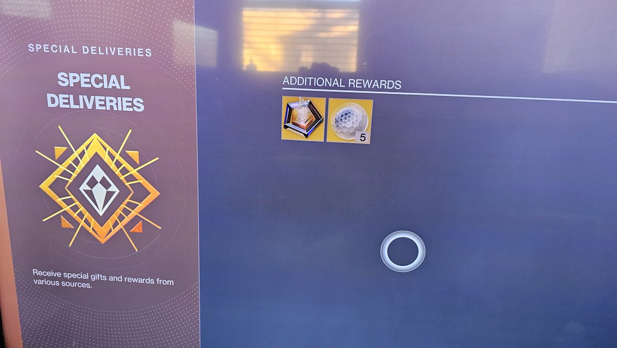 nautical_kraken's tweet photo. @DestinyTheGame I have these two items that I can't claim! https://t.co/6bxtiLmRbK