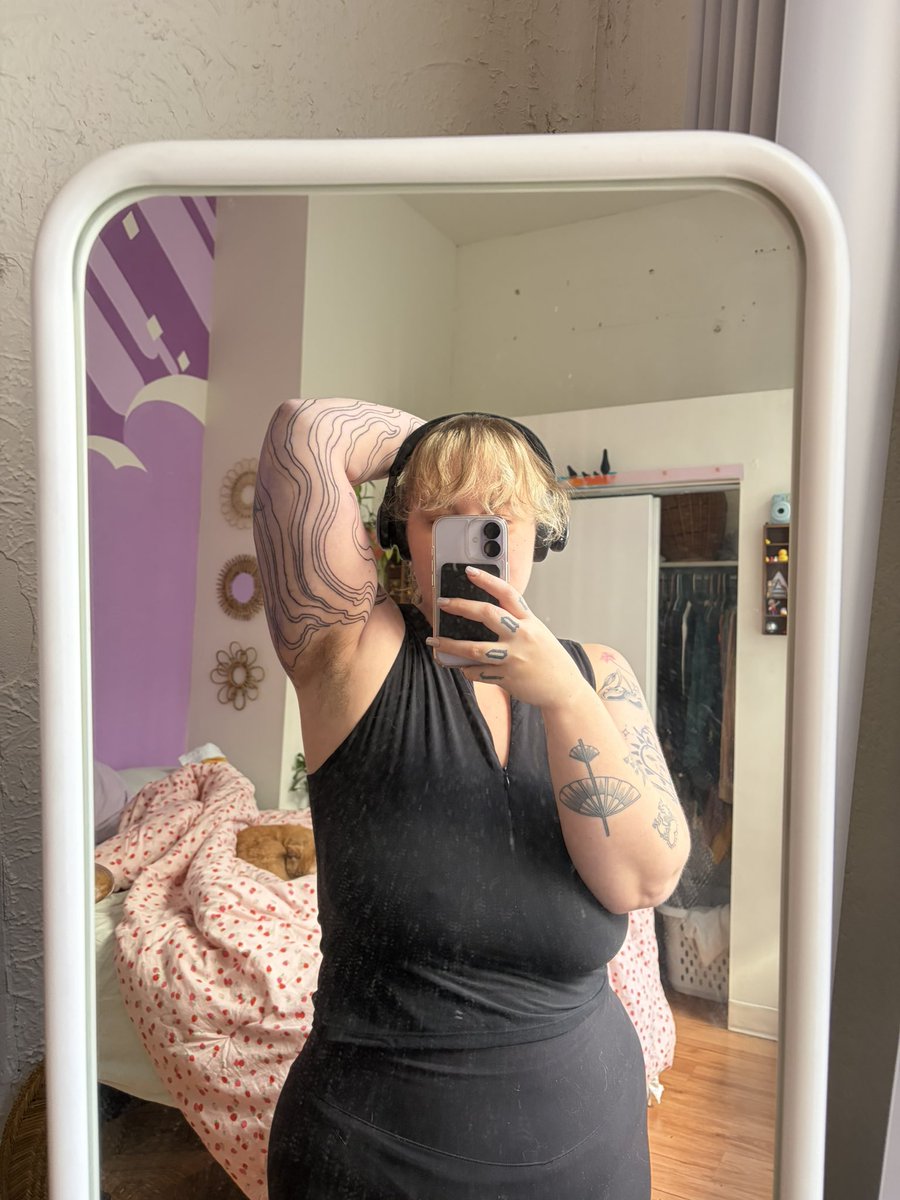 Sniff my hairy pit piggy 🐷 (new tat who dis!!)