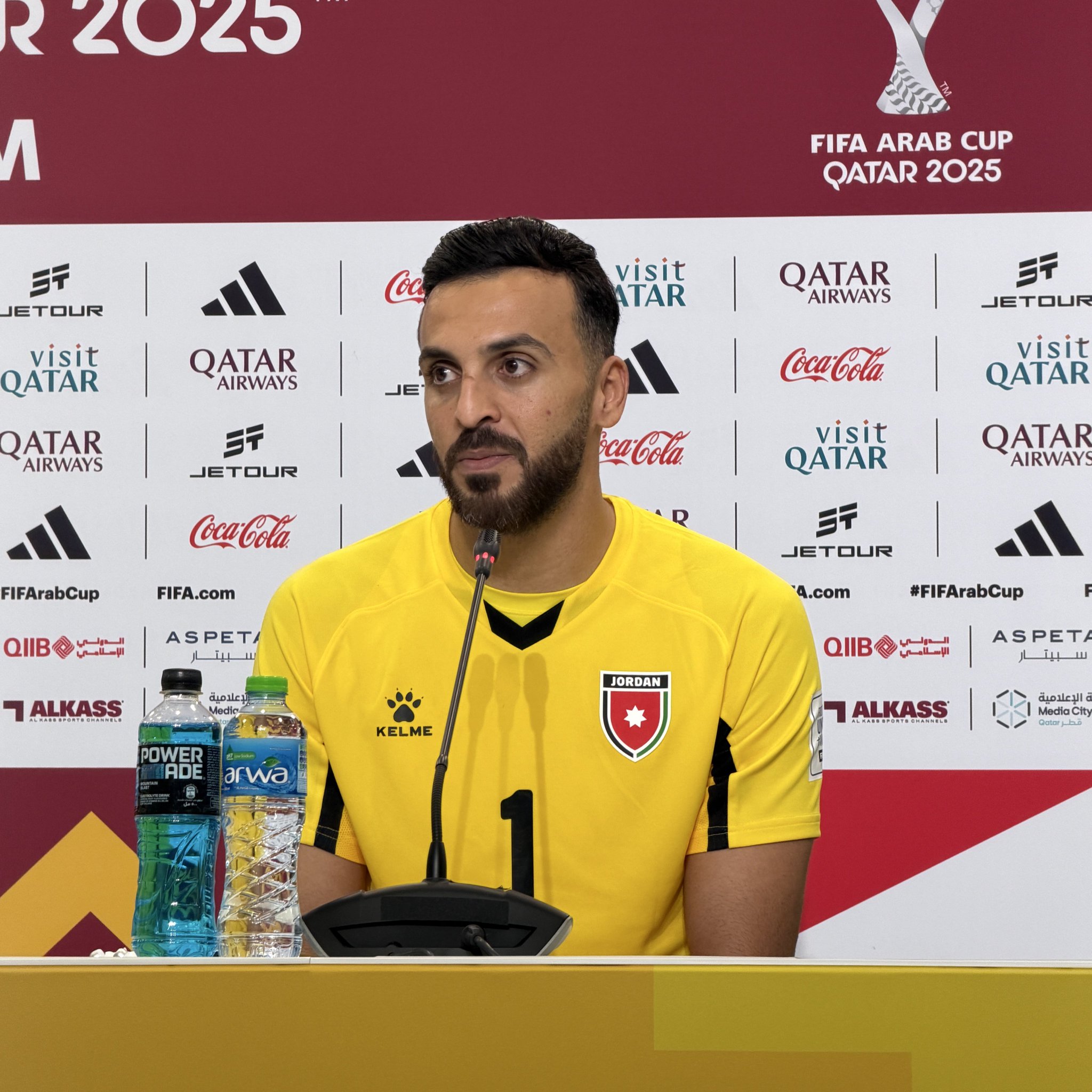 يزيد أبو ليلى حارس مرمى منتخب الأردن في المؤتمر الصحافي: - الحصول على رجل المباراة للمرة الثانية بالتأكيد يعني لنا الكثير، مركزنا حساس وغلطتنا بهدف (قالها ضاحكا) وبالتأكيد الحصول على هذه الجائزة يمنحنا دافع أكبر. #السعودية_الأردن 