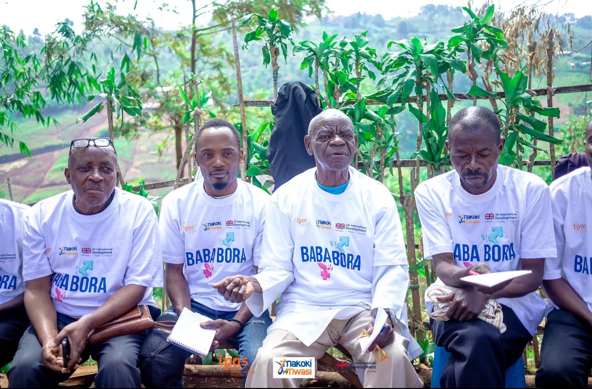 Patrickcito3's tweet photo. #16JOURS2025 đ#MakokiYaMwasi avec #BabaBora un dialogue intergĂ©nĂ©ratinnel sur le DSSR dans l'AS Mulege, ZS de KABARE pour #MasculinitePositive et ces hommes forts sont d'accord que le dialogue est une arme forte pour Ă©viter les discordes des vues dans les couples https://t.co/cTlbFNehLx