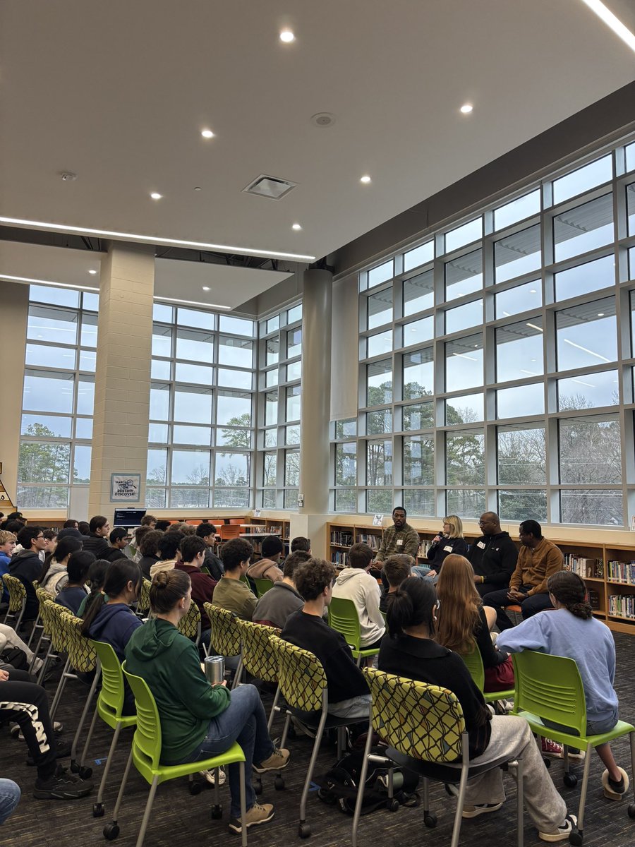 CTE and @apexaoit students celebrated Computer Science week by hearing from a panel of industry pros from @cisco last Friday 💻✨