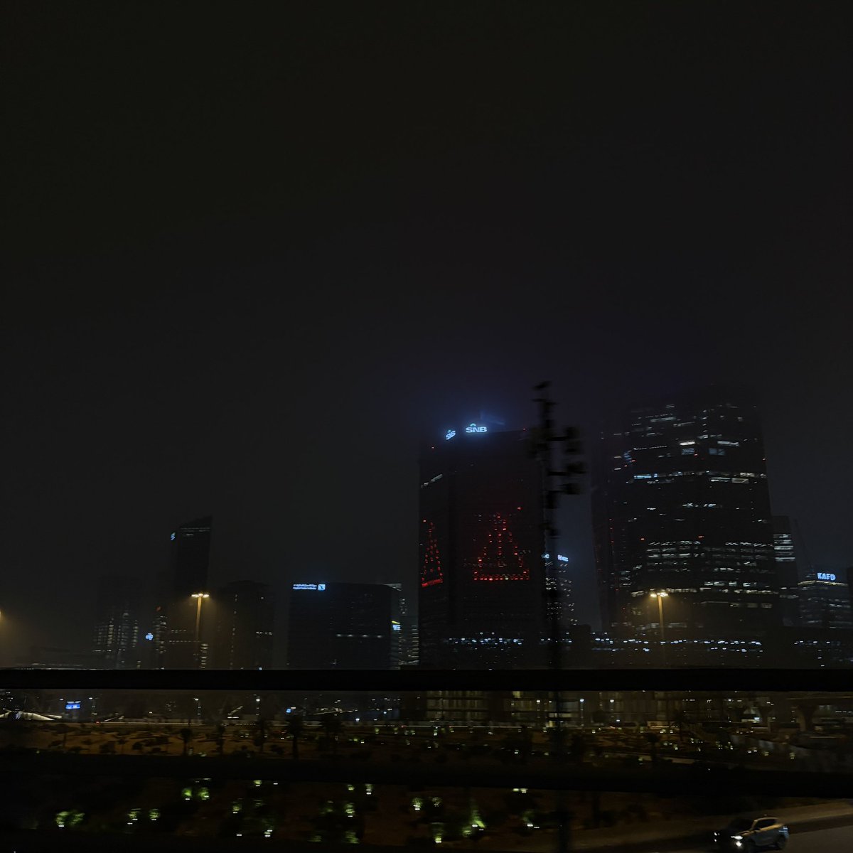 _jjoly's tweet photo. Riyadh rainy day 🤍🤍🤍 https://t.co/fj6aBICKJc
