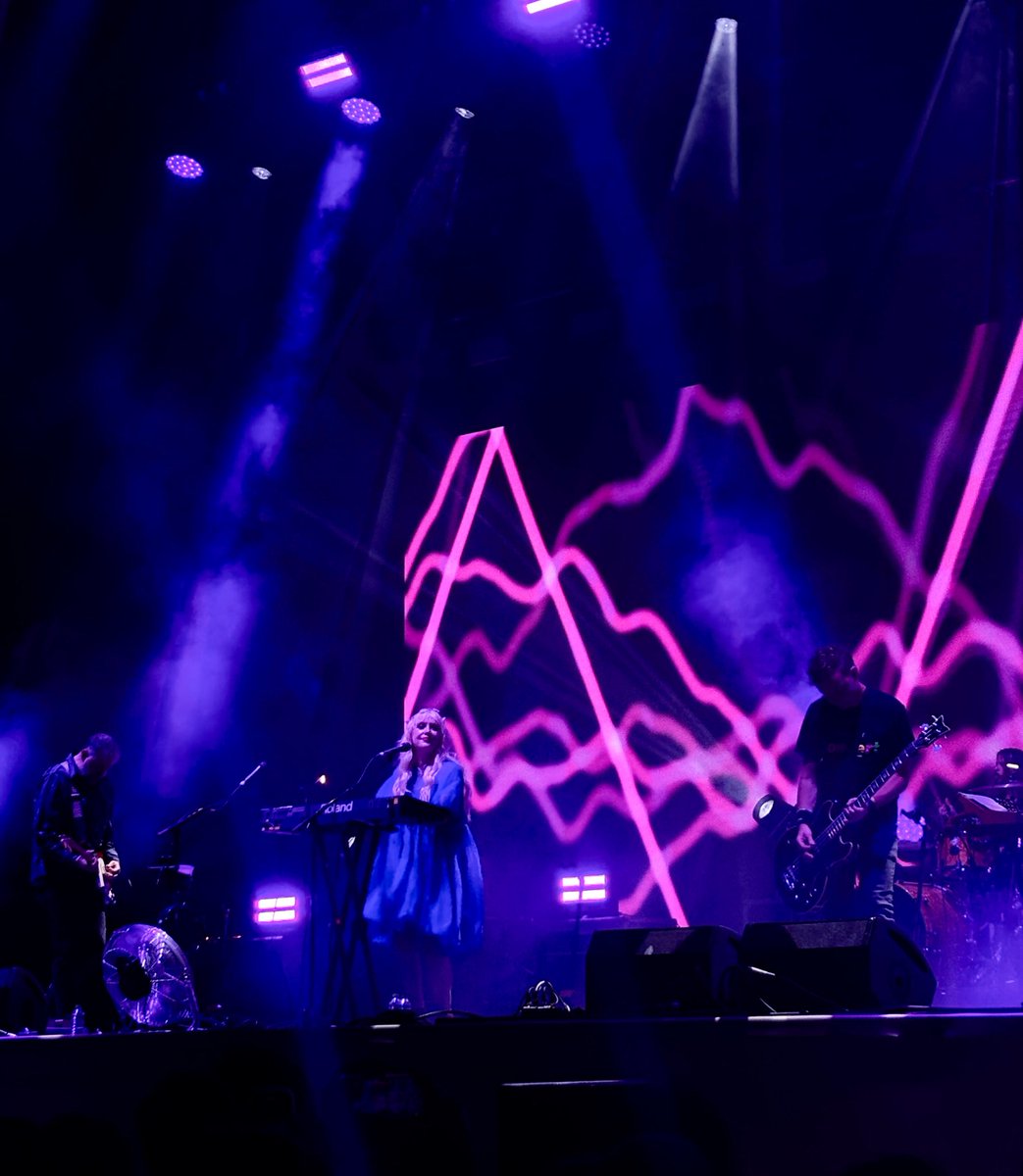 headlinertr's tweet photo. 2025’de gittiğiniz en iyi konser hangisiydi? https://t.co/3OZP8MHYQr