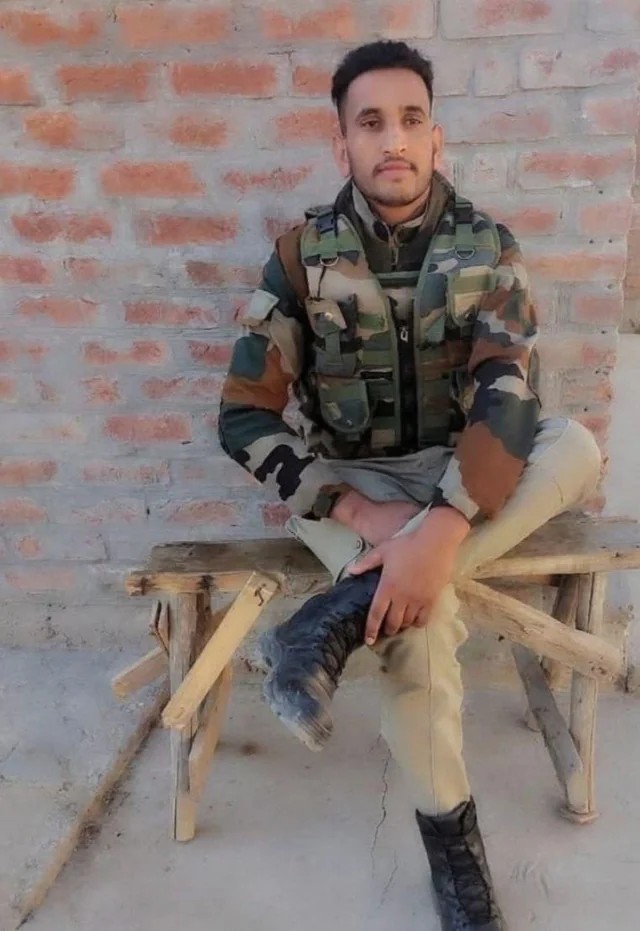 DarbhangaIn's tweet photo. 🚨Big Breaking | Udhampur • 
 SOG: Amjad Pathan attained veergati while fighting JeM terrorist in Udhampur Encounter, Om shanti 🙏.! https://t.co/8u6JRXL168