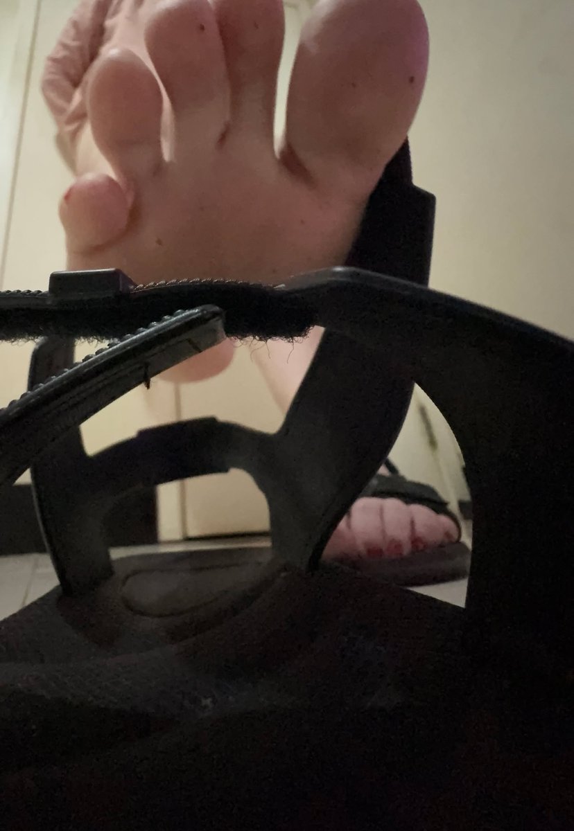 FemaleMacro's tweet image. my stepfather told my mom that i can't have one ps5 for my birthday, so i fixed his coffe and watched him shrunk down to the size of a ant to my sandals insole, now he'll stay the rest of my birthday while i went to mall with my mother so i can get my new ps5!

#sizetwitter #gts