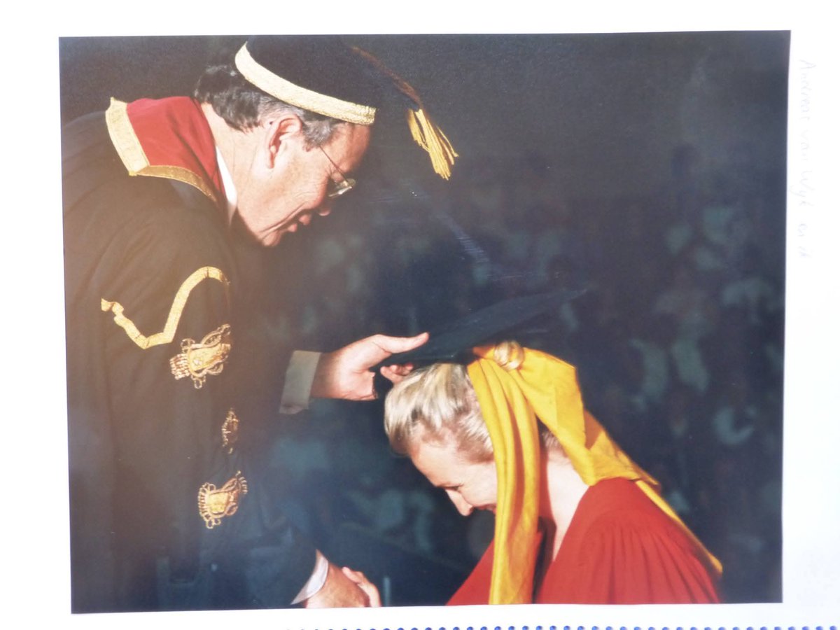 Meta stuurde herinneringen op aan   mijn proefschrift uit 1997 Klein werk: de Opuscula Hebraea, Graeca, Latina, et Gallica, prosaica et metrica van Anna Maria van Schurman, opgedragen aan Ida Gerhardt, Een suizelen van regen aan de ruit...