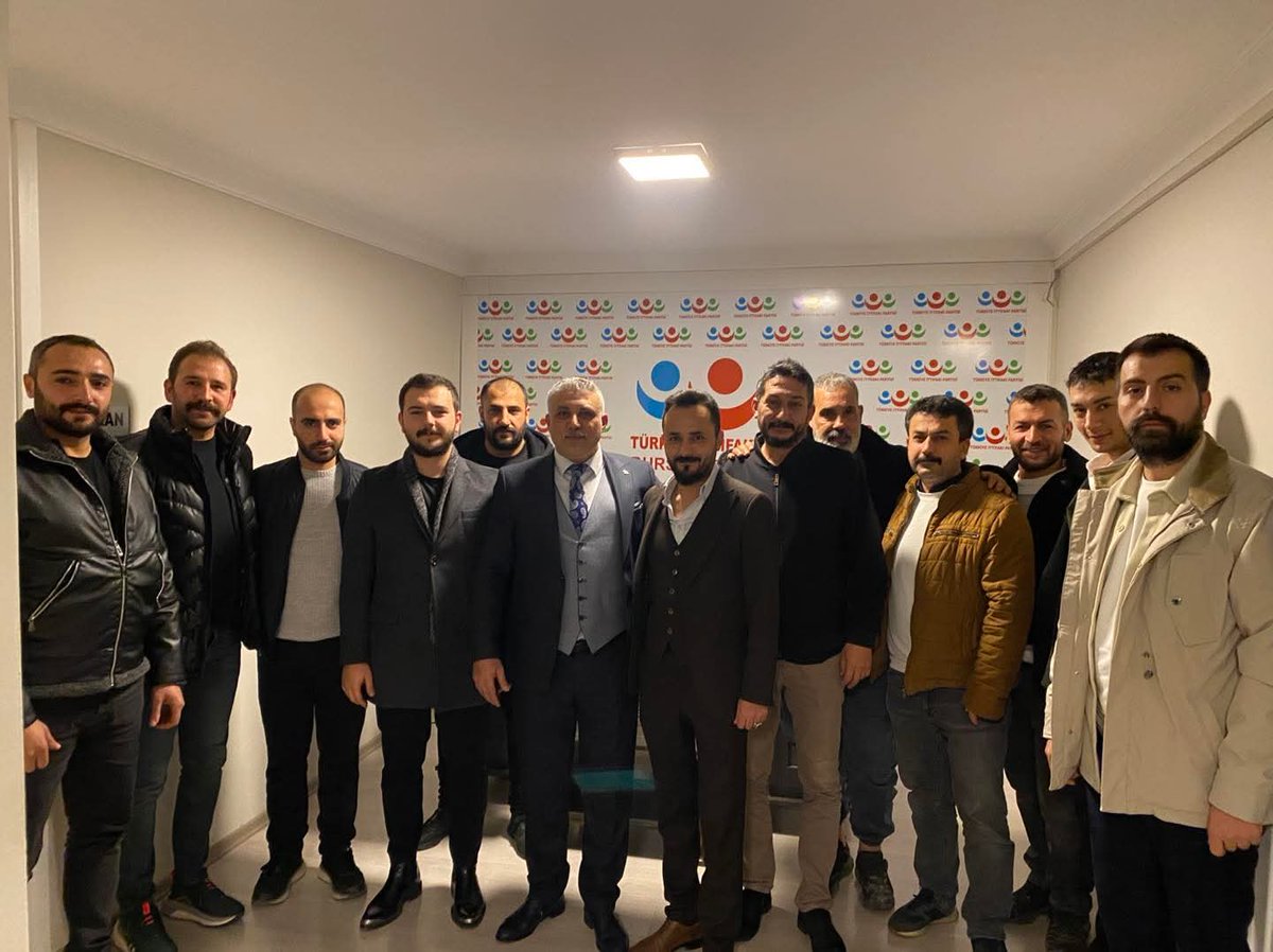 İl Başkanımız Fatih DÜZENLİ, ülkemizde güneş enerjisinin yaygınlaşması vizyonuyla öne çıkan Lotus Enerji Sahibi Eyüp KÖKLÜ’yü ağırladı. 
Nazik ziyaretleri için Tuncay KÖKLÜ, Metehan KÖKLÜ, Ali KÖKLÜ, Osman ÖZENLİ ve Burak AKTAŞ’a teşekkür ederiz.
<a href="/IttifakPartisi/">Türkiye İttifakı Partisi</a>
<a href="/ittifakGundemi/">İttifak Gündemi</a>