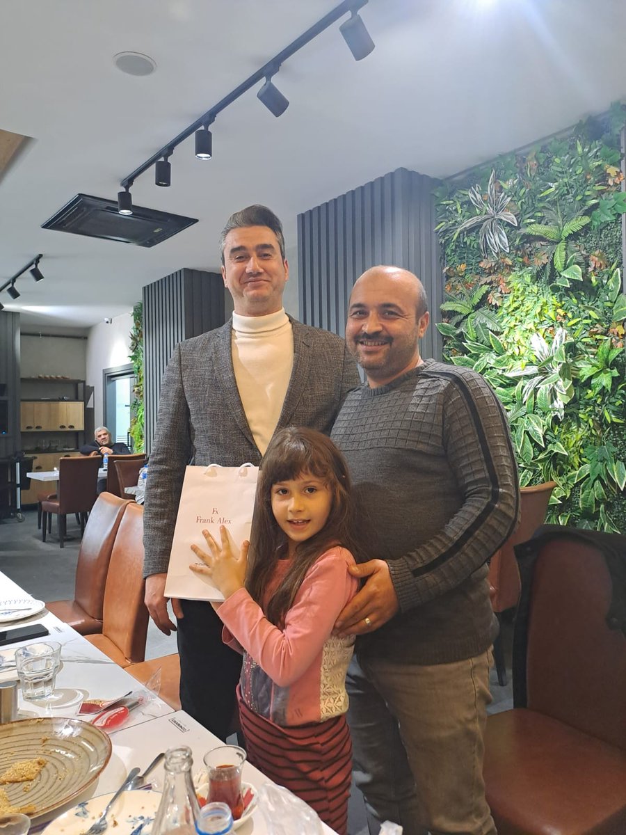 ibrahimselli_'s tweet photo. İlçe Tarım ve Orman Müdürlüğümüzün ayrılmaz parçaları, kıymetli mesai arkadaşlarımız Veteriner Hekimler İlyas ERDOĞDU ve Metin BOZAN için tayinleri sebebiyle veda yemeği düzenledik.
​Yolunuz açık, başarılarınız daim olsun! 👋
​#VeterinerHekim #VedaYemeği #TarımOrman  #koçarlı https://t.co/SFMxDUhCGy