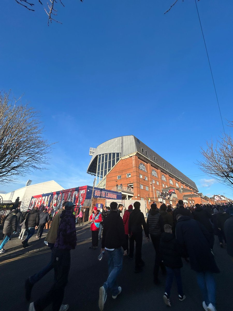 _BlueCrescent's tweet image. Not always pretty, but City got the job done against Palace.

For the Blue Crescent crew it was all smiles, shared laughs and that familiar post-match glow 😁🙌

#ManCity #BlueCrescent #CTID #Cityzens #Matchday #Brotherhood