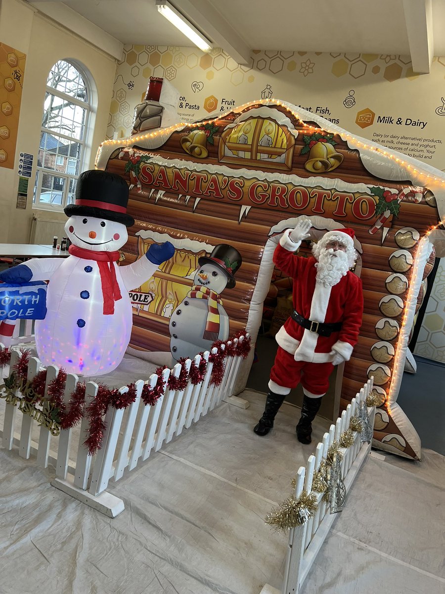 warren_farm_pri's tweet photo. Christmas Jumper Day followed by our Christmas Fayre
Belonging at its very best for children, staff, families and our local community
🎅 🐝 🎅 🐝
#Belonging
#ExcellenceinEverything
#CharacterEducation https://t.co/KjD7eJhHpZ