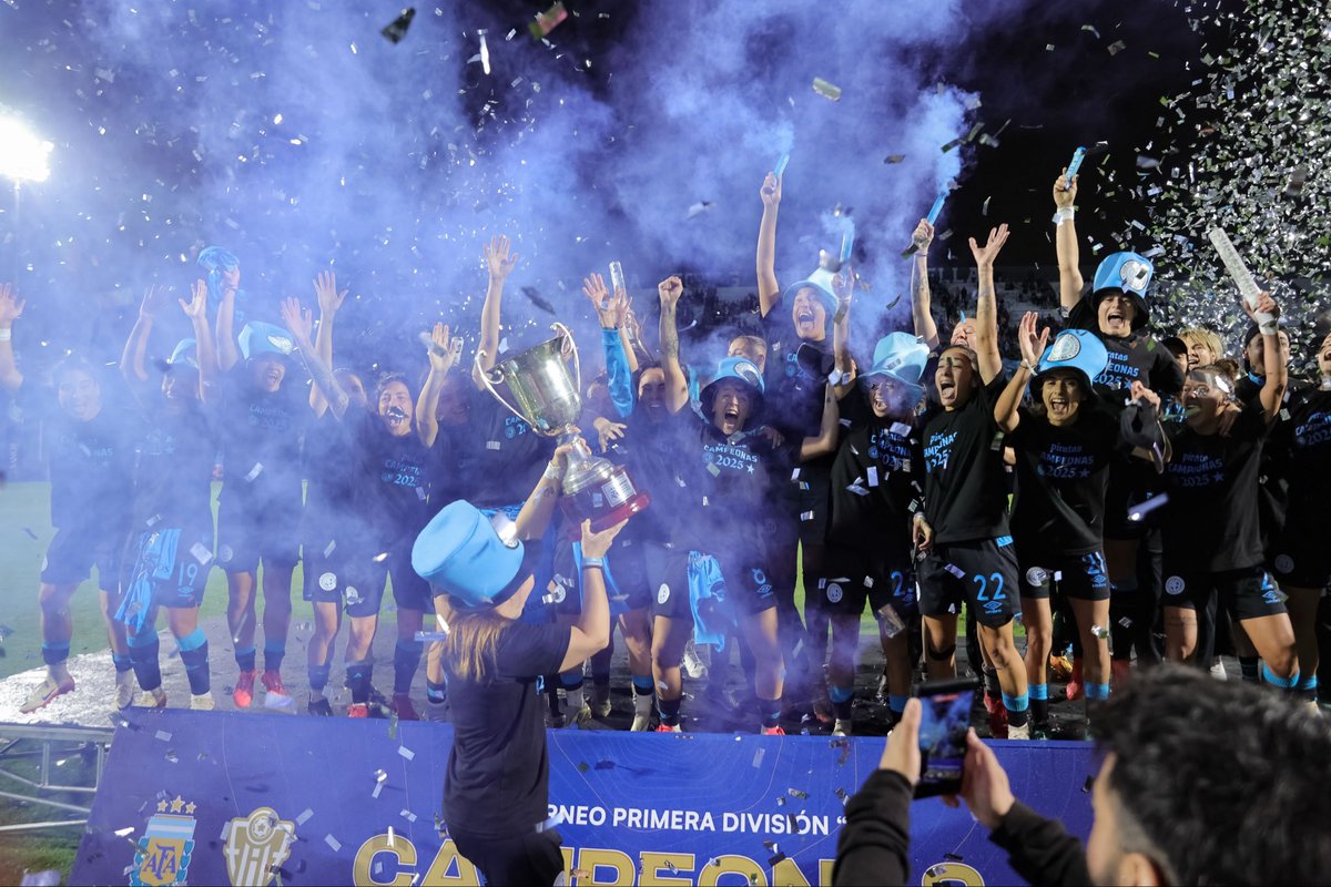 mundopelotanet's tweet image. 🏴‍☠️🇦🇷 Luis Fabián Artime, presidente de Belgrano de Córdoba, tras el título del equipo femenino en Argentina:

"El fútbol femenino en los últimos 5 años a mí me ha sorprendido lo que ha progresado. No quiero imaginarme de acá a 15-20 años.

No es todo plata. Dicen muchos 'No,