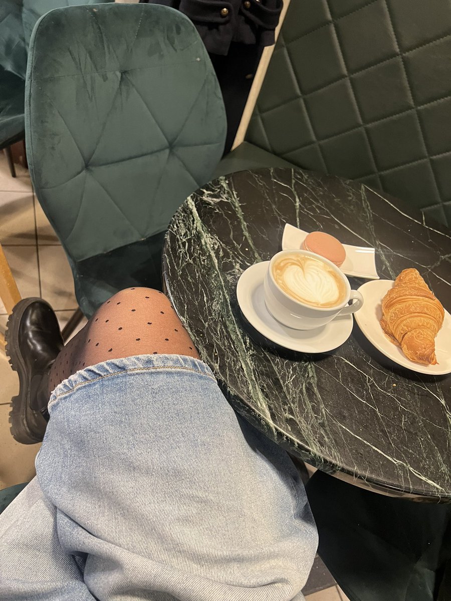 MsAggy_'s tweet photo. Coffee and treats on him😋 happy Monday 💝 Findom good boys https://t.co/uqTAItMWDr