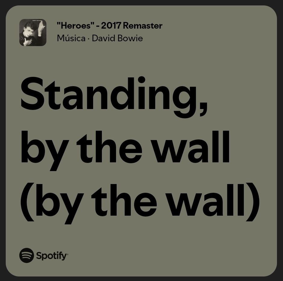 psitrian's tweet image. Hoje descobri a expressão francesa "manqué" e ao som de Heroes do David Bowie sinto que o universo me consagra prosaicamnte como um excelentíssimo estudante manqué!