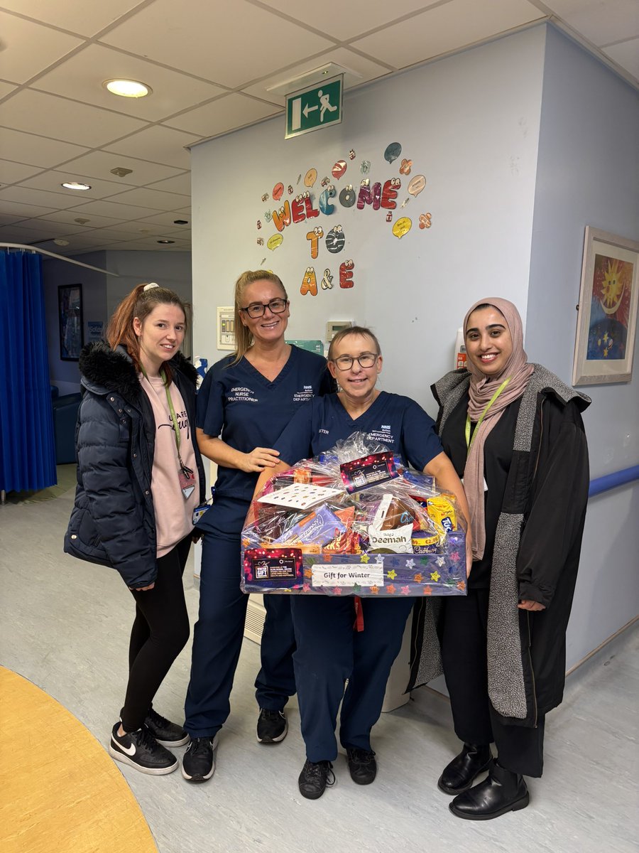 olive_bolton's tweet image. Our #WinterGiftProgramme deliveries continue with a visit to @boltonnhsft #ThankYou #TreatHamper #WeAreStar #NHSHeroes #Bolton #Community #Service #Teamwork #Ambition #Respect #KindnessMatters