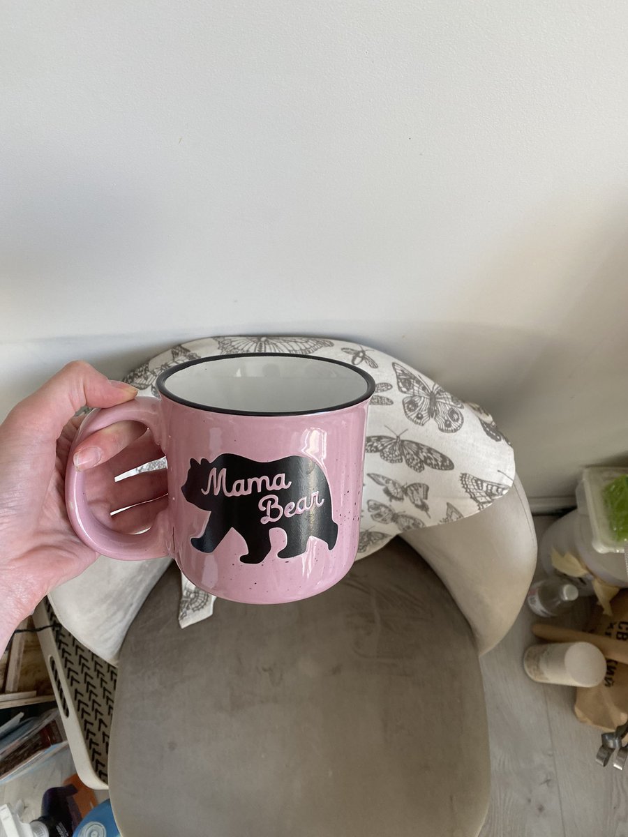 induuke's tweet image. Вам вообще нравится кружка мать-медведь? Она протекала, к сожалению. Ши бэар-она медведь