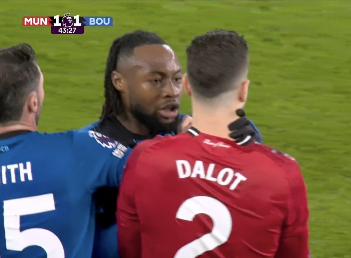 UtdFaithfuls's tweet photo. Semenyo didn't get a red card for this??? 🤣🤣🤣 https://t.co/8LH1OsayM0