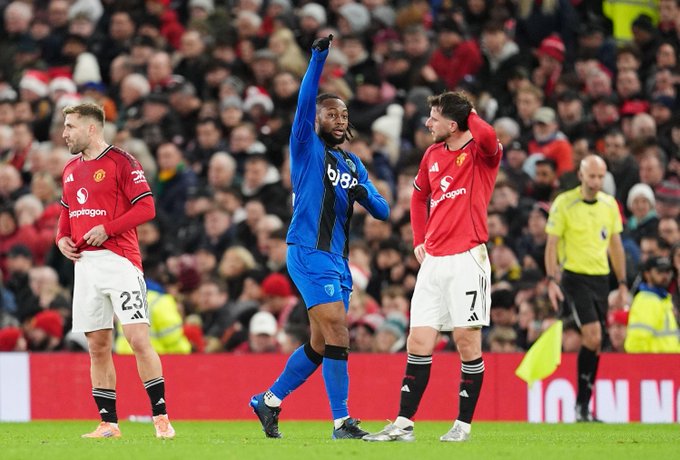 أنطوان سيمينيو يكسر صيامه عن التهديف في الدوري الإنجليزي بعد سبع مباريات، مسجلًا هدفه السابع هذا الموسم 