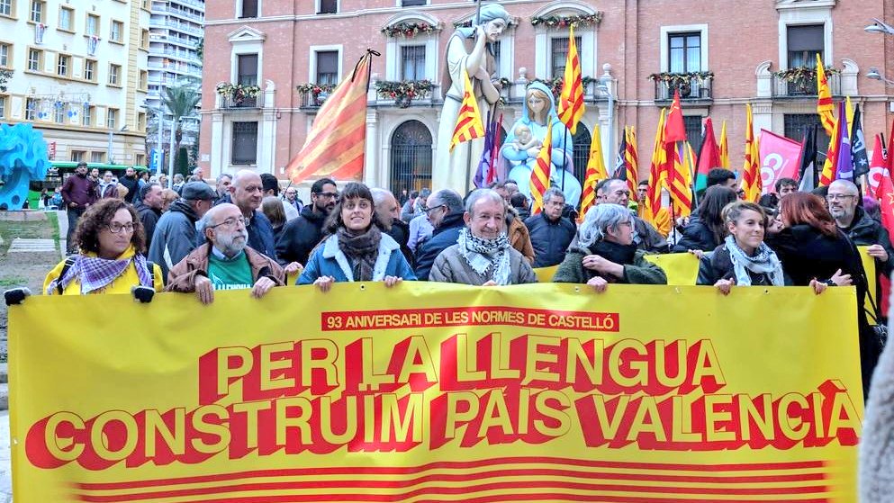 Som_PPCC's tweet photo. Un any més, Castelló es va omplir per deixar ben clara la unitat de la llengua i celebrar les normes de Castelló. 

Una sola llengua, un poble digne i combatiu per defensar el País Valencià! 
Som Països Catalans! ✊🔥
#Normes93aniversari https://t.co/zhqpW0L2TX