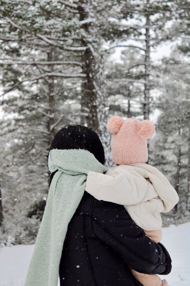 ZoeyIsAMom's tweet photo. Mackenzie always loves the first snow. Visiting America right now. Decided to go home for Christmas. Don’t worry. I brought Pupmi with me. https://t.co/pchDaSSF8Z