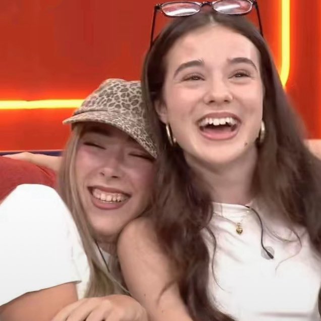 Jessiimnez's tweet photo. Por favor, no dejéis nunca de quereros🎀💛
#OTDirecto15D https://t.co/Gevfo05GW3