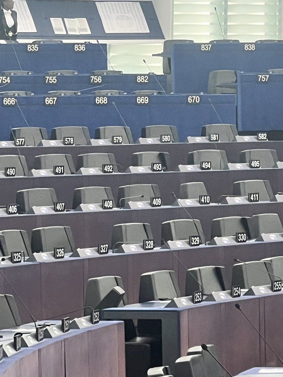 La honte. 

Débat sur la politique d’abattage total systématique mené par le gouvernement français face à la DNC.
PAS UN MACRONISTE PRÉSENT POUR ASSUMER. 

Les éleveurs peuvent compter sur la <a href="/FranceInsoumise/">La France insoumise</a> pour défendre une autre réponse sanitaire, basée sur la vaccination.