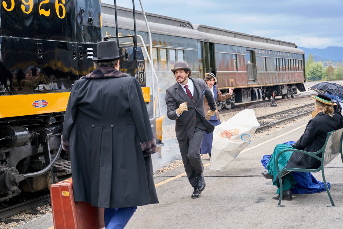 Hallmark Channel tweet media