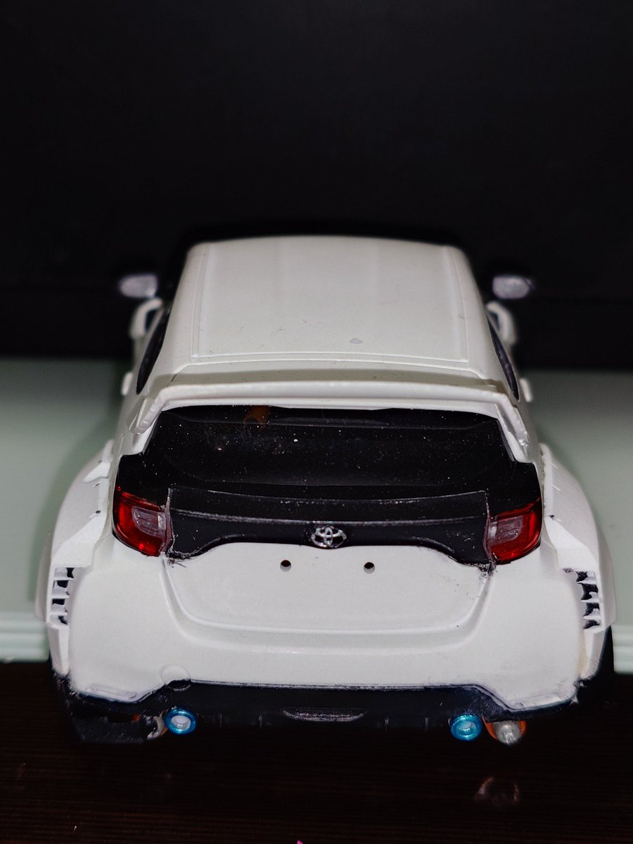 おはようございます😊
痛みと夢が見事にリンクして目が覚めたので、ひとまず諦めて起きちゃいました😓
ミニッツAWDのGRヤリスワイドボディ、フロント当ててしまいフロントスポイラーが取れてしまったので夜中に目覚めた時に接着剤つけたので程よく固まってます😆
皆さん気を付けて行ってらっしゃい😊