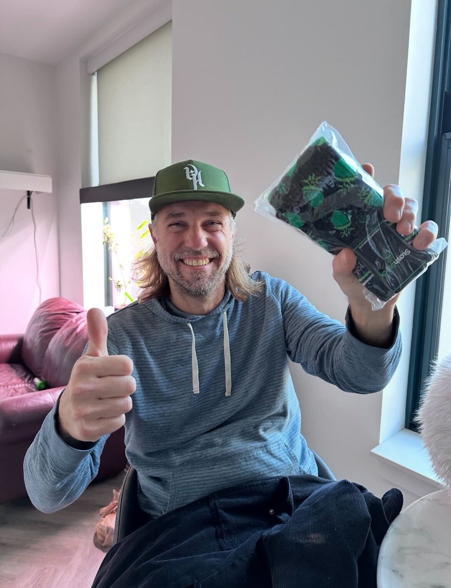 Stashstock's tweet photo. Big thumbs up to our friends at @DogHouse_MI — always good vibes and great conversations. 👍🐶

Hope you love the socks 🧦

#DogHouse #StashStock #SeedToSale #MetrcIntegration #TrackAndTrace #ComplianceReady https://t.co/13f8nhJOht