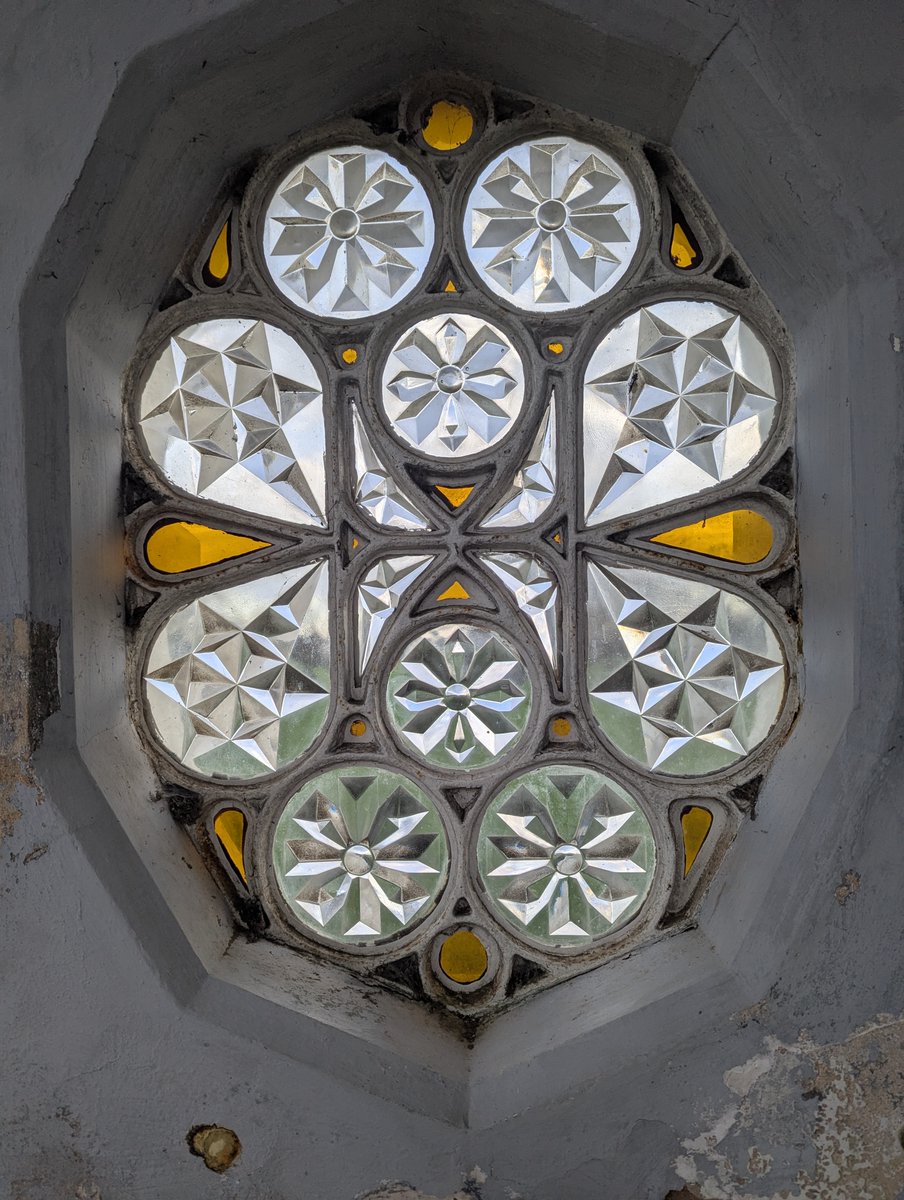 nickbiss39's tweet image. This gorgeous window at Hanbury Hall, Worcs. #SmallBeautiesHour #BecauseOfClem #ThreadOfGold