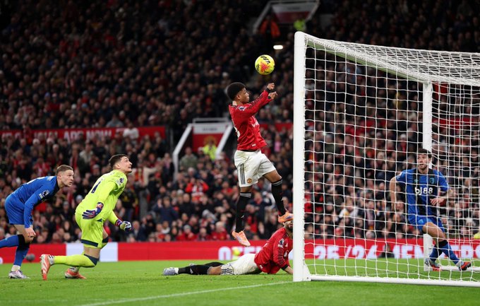 في الدوري الإنجليزي هذا الموسم، مانشستر يونايتد سجل 7 أهداف من الركنيات، ويتفوق عليهم فقط أرسنال بـ9 أهداف 