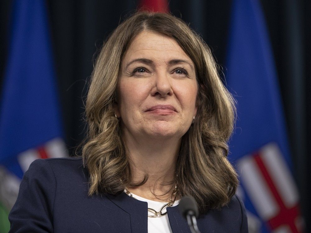 nationalpost's tweet image. Danielle Smith says she's open to shipping oil to Pacific via U.S. Northwest

nationalpost.com/news/canada/da…