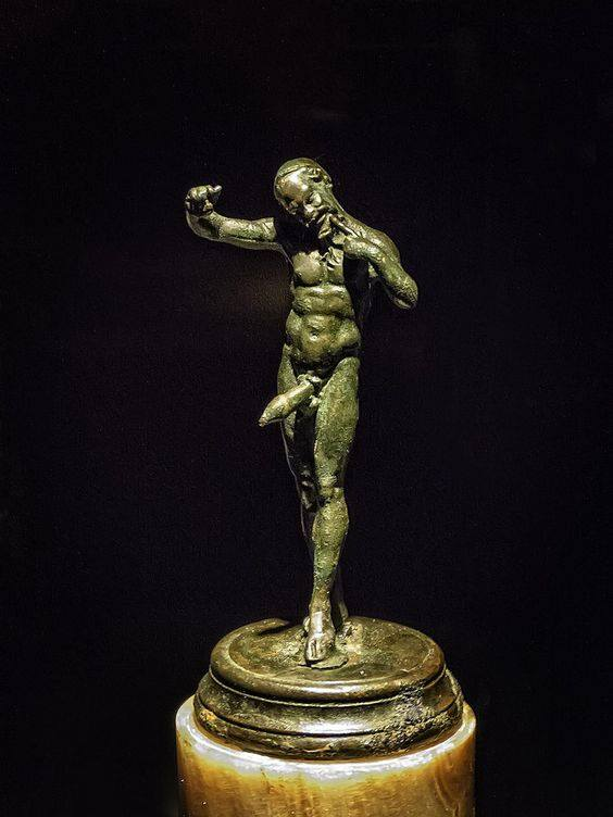 suikamelon6's tweet photo. 🤣🤣🤭 #canon #Lestat is #Priapus at the gate. We all know the lore. https://t.co/cUtQbuhev4