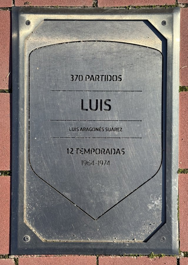 🚨💣ÚLTIMA HORA: El 26 de diciembre abrirá el club un periodo de votaciones para que los socios elijan a los ex jugadores que figurarán en el Paseo de Leyendas.

Empezará el 26 de este mes y se cerrará el 5 de enero de 2026.

4 épocas y 5 jugadores por cada una de ellas.

En