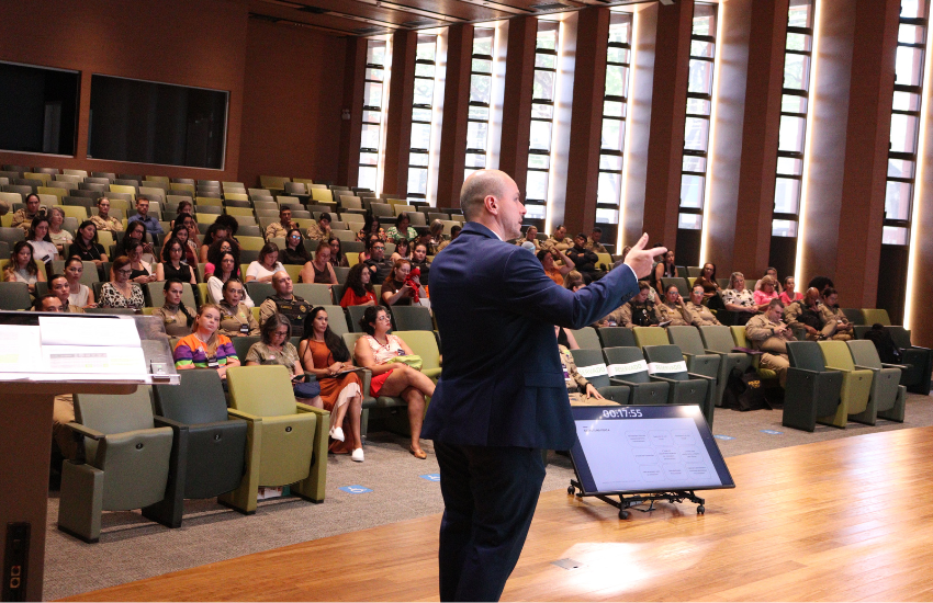 TJPR participa do 1º Fórum Maringaense de Enfrentamento à Violência Contra as Mulheres. O juiz João Alexandre Cavalcanti Zarpellon ministrou a palestra “Atuação do Poder Judiciário no Atendimento às Mulheres Vítimas de Violência”.