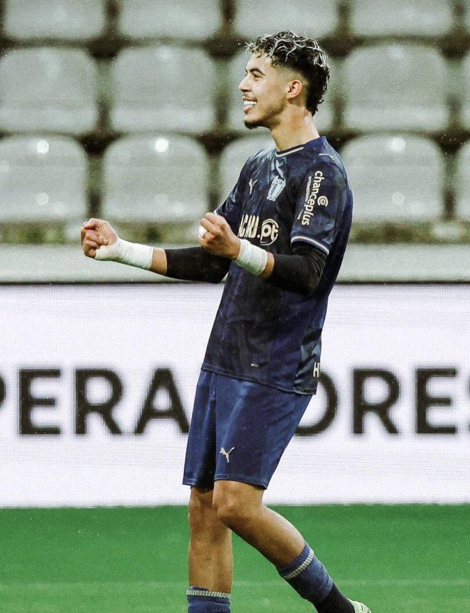 Apunten este nombre:

YASSIR ZABIRI

⭐️Ha nacido una estrella⭐️

twitch.tv/elfutbolint