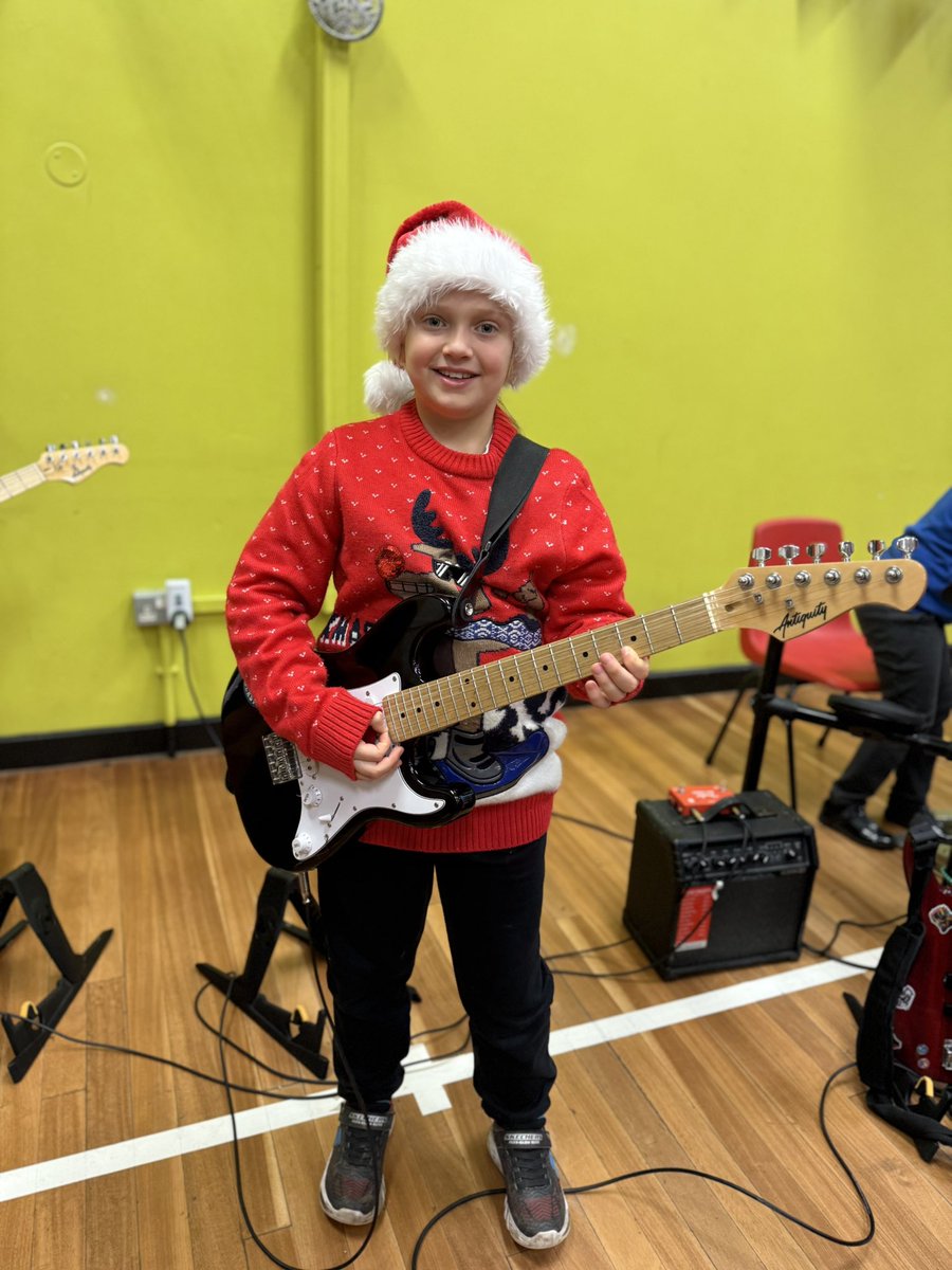 My little rocker 🎸 🤘🏻 
<a href="/RSMusicSchool/">Rocksteady Music School</a>