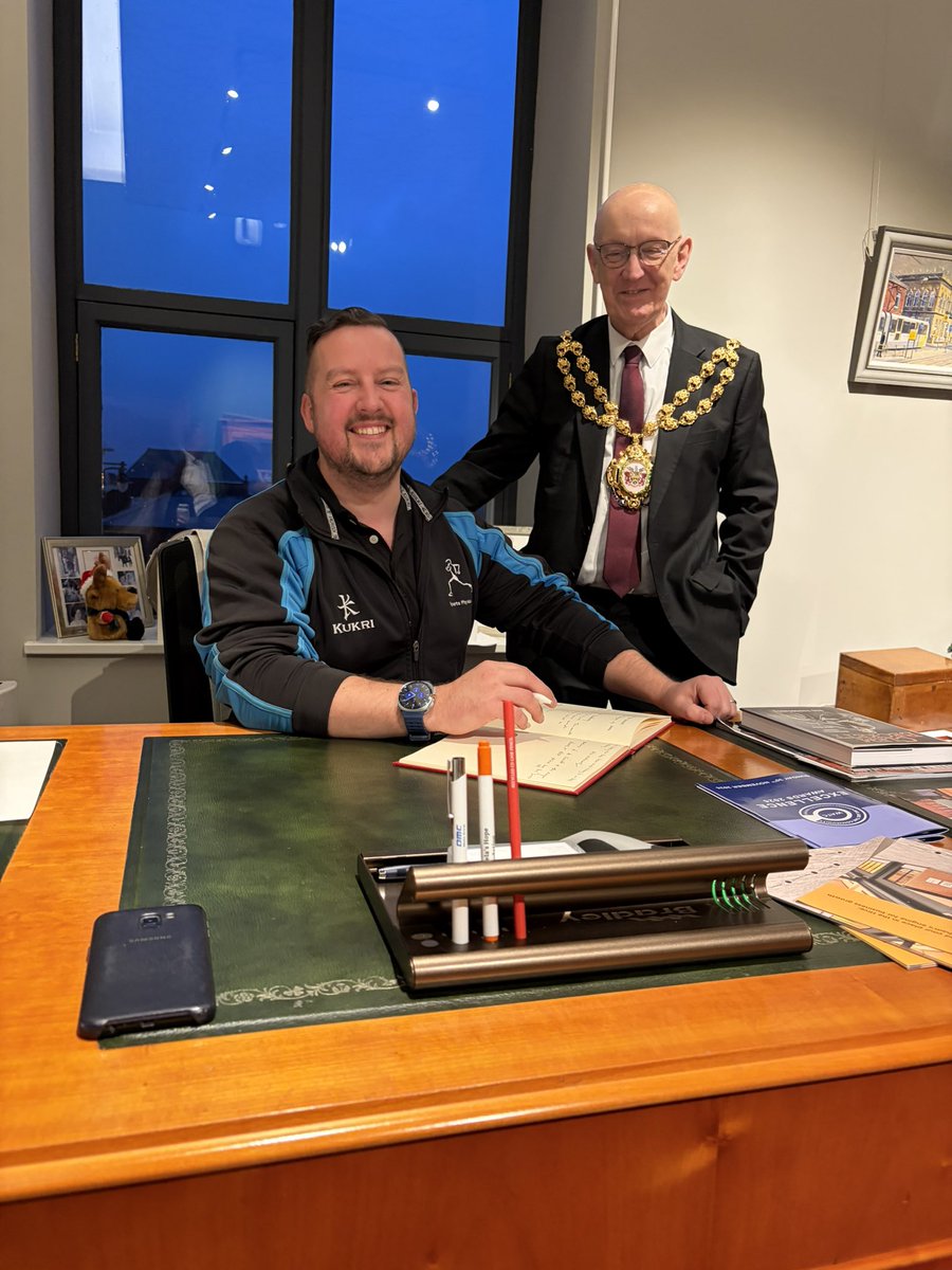 k4shf's tweet photo. Was great to invite #LoveOldham Businesses to a special #TeaWithOldhamMayor today @OldhamCouncil hosted by @EddieMoores12 👏👏👏got a behind the scenes tour of the parlour &amp; council chamber 👍Welcomes Scott from #SportsPhysioUK #OldhamHour https://t.co/EgZIw3GFFQ