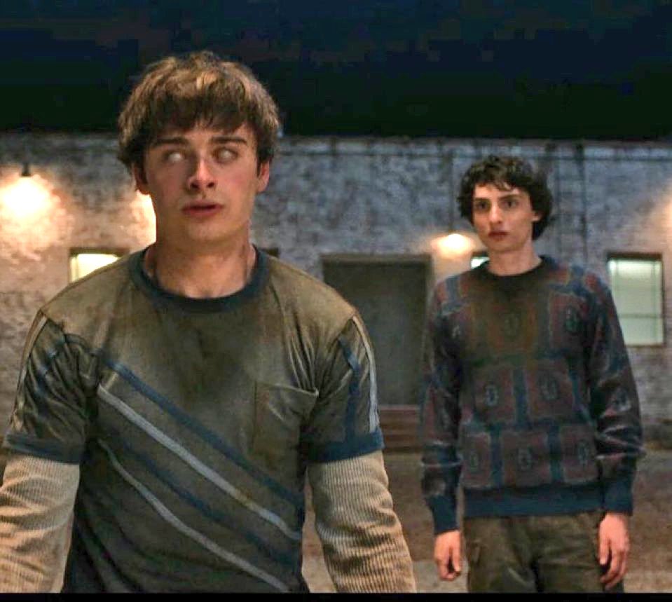 luclairz's tweet photo. he’s so s2 mike wheeler here https://t.co/Lhaa9kOjBW